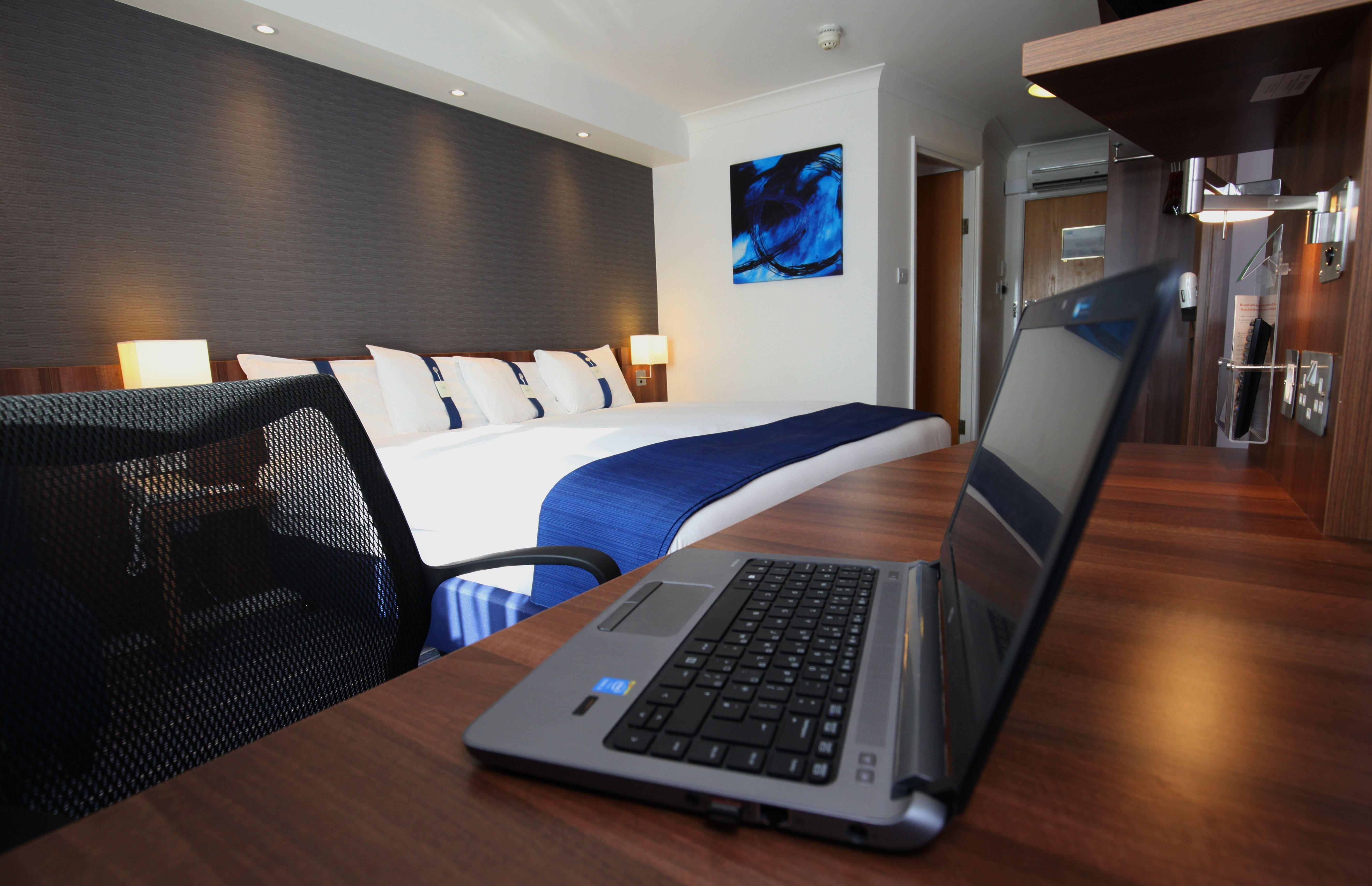 Holiday Inn Express Glenrothes By Ihg Exterior foto