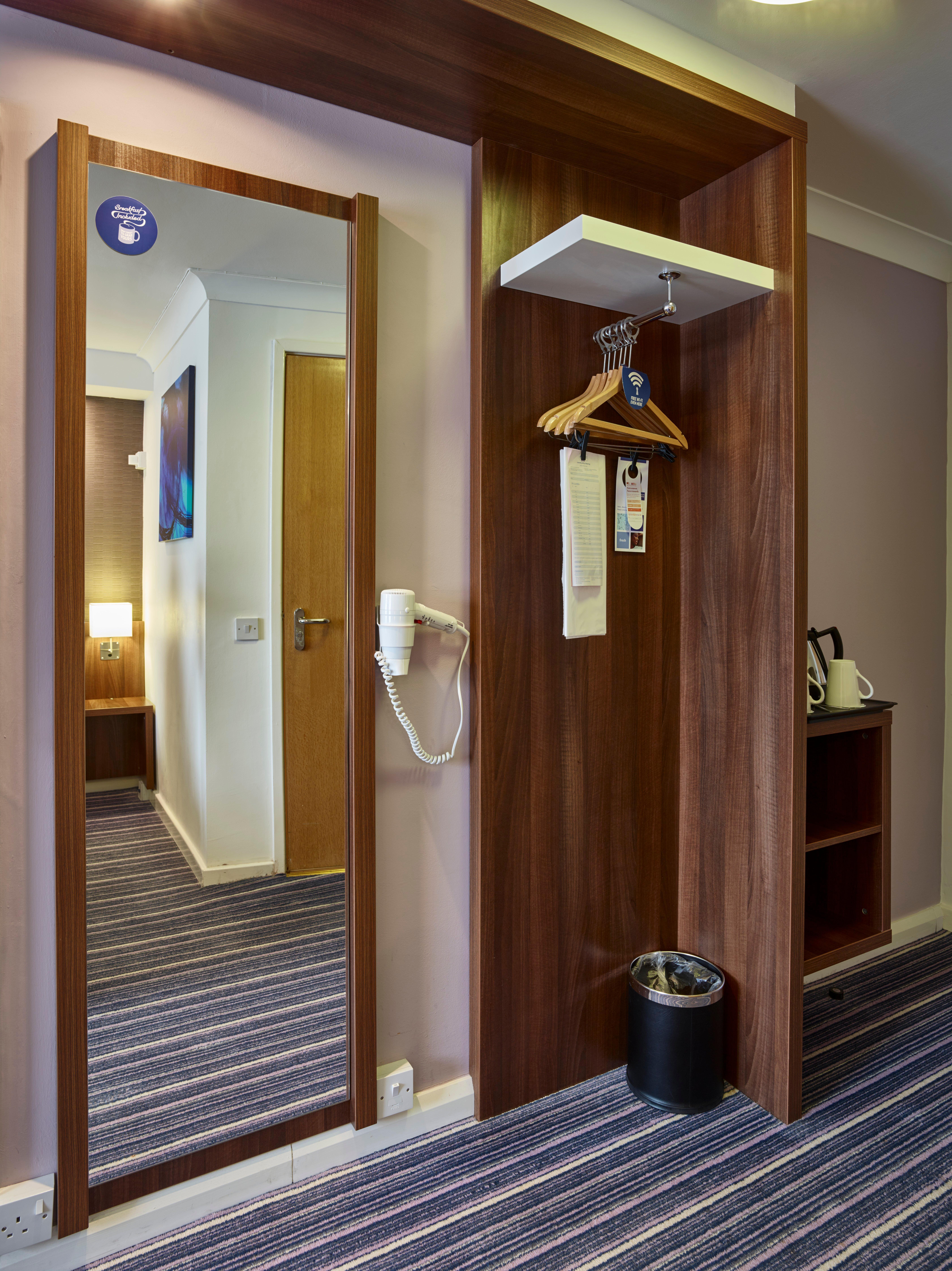 Holiday Inn Express Glenrothes By Ihg Exterior foto