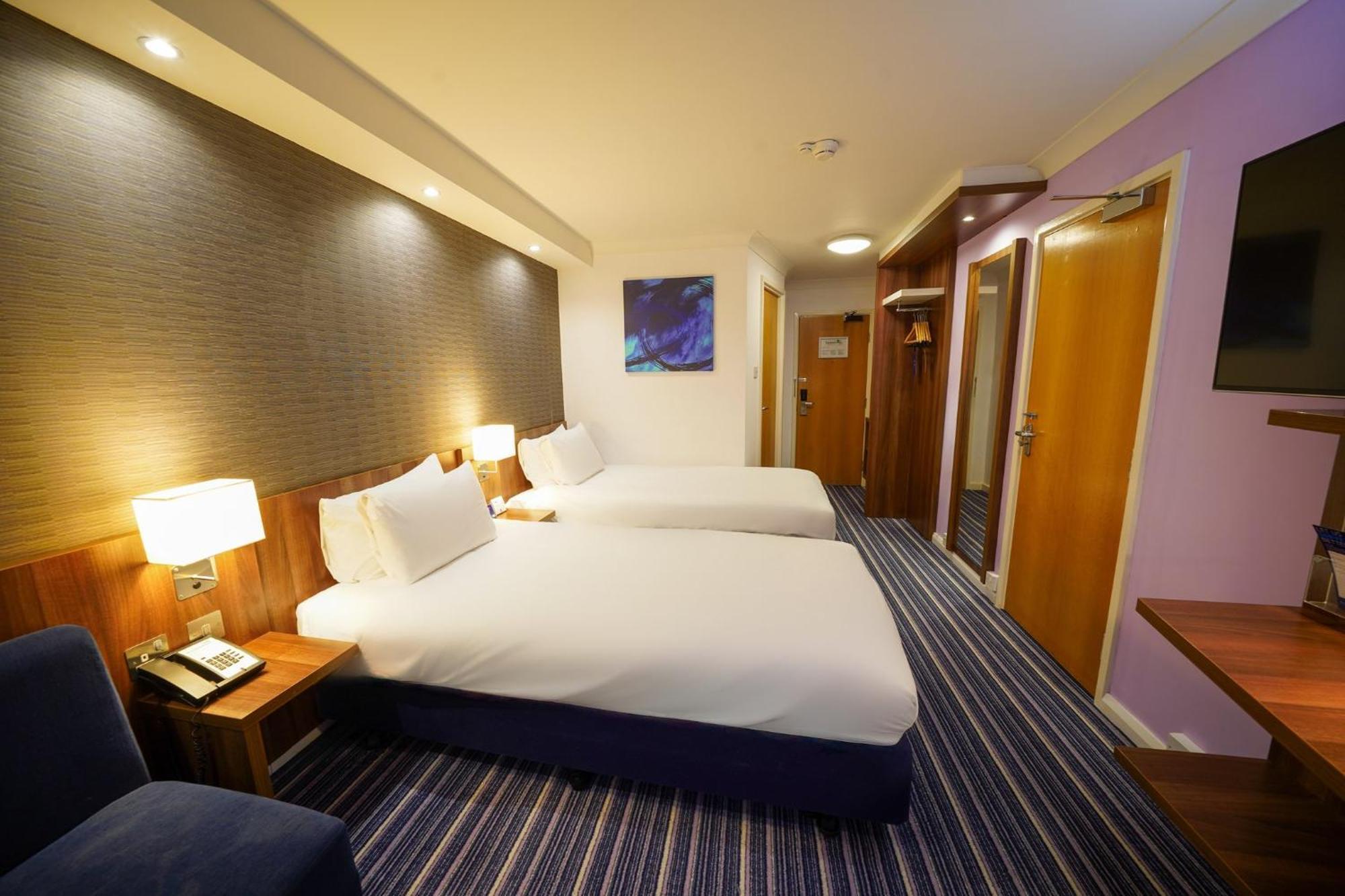 Holiday Inn Express Glenrothes By Ihg Exterior foto
