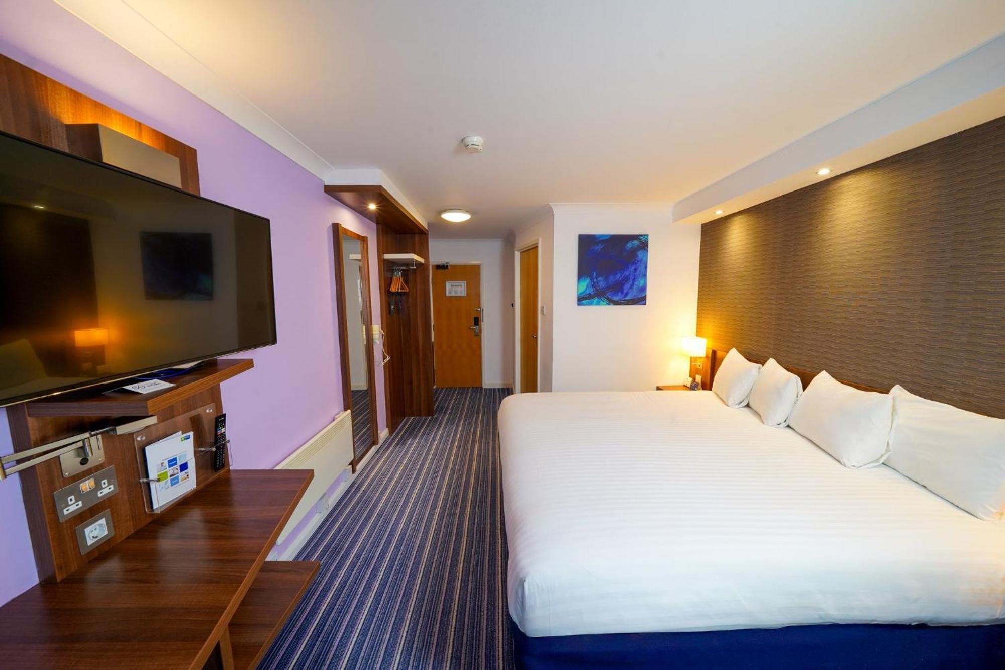Holiday Inn Express Glenrothes By Ihg Exterior foto